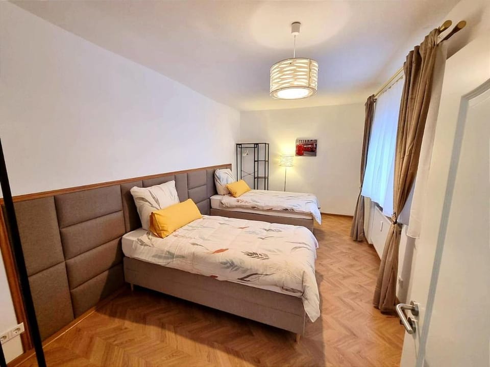 OVER RIVER BY FRANKFURT-4 Rooms-6 beds-Parking-AC Apartment in Hesse