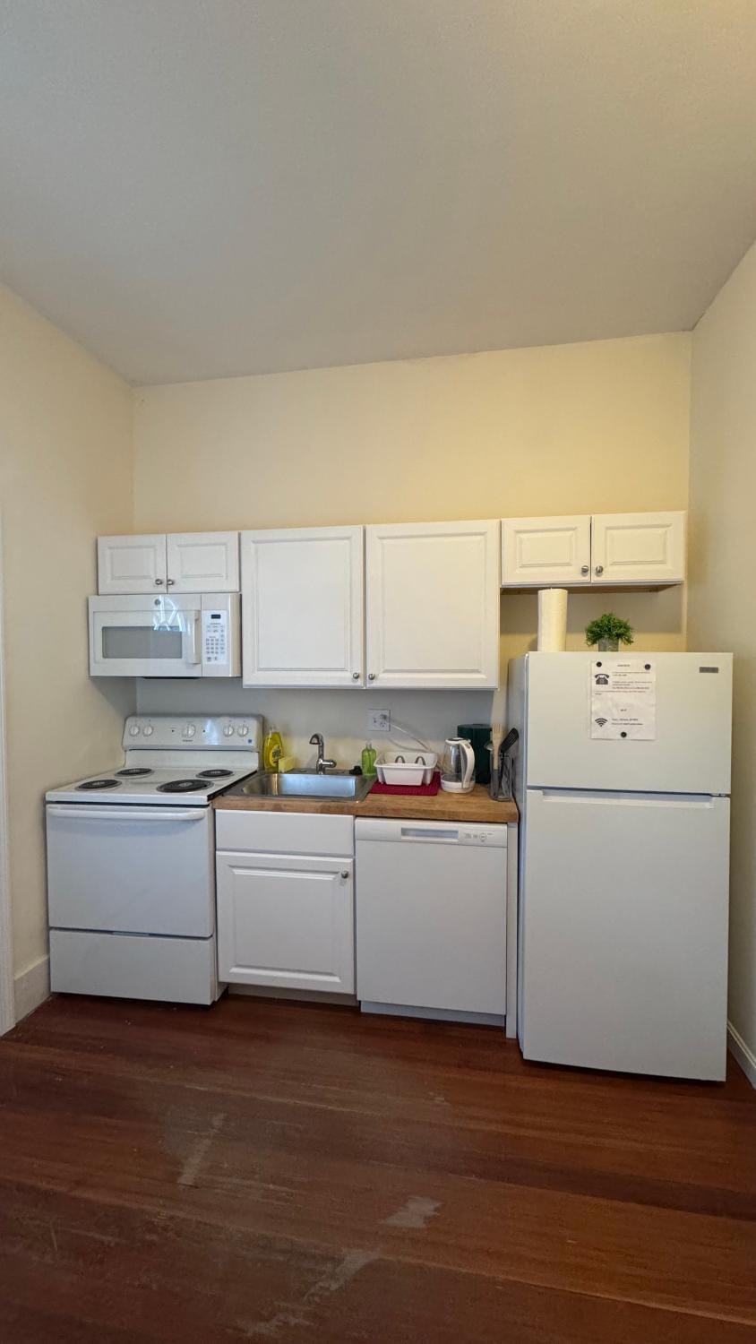 Updated 1BR, 1st floor, near T, free parking Apartment in Malden