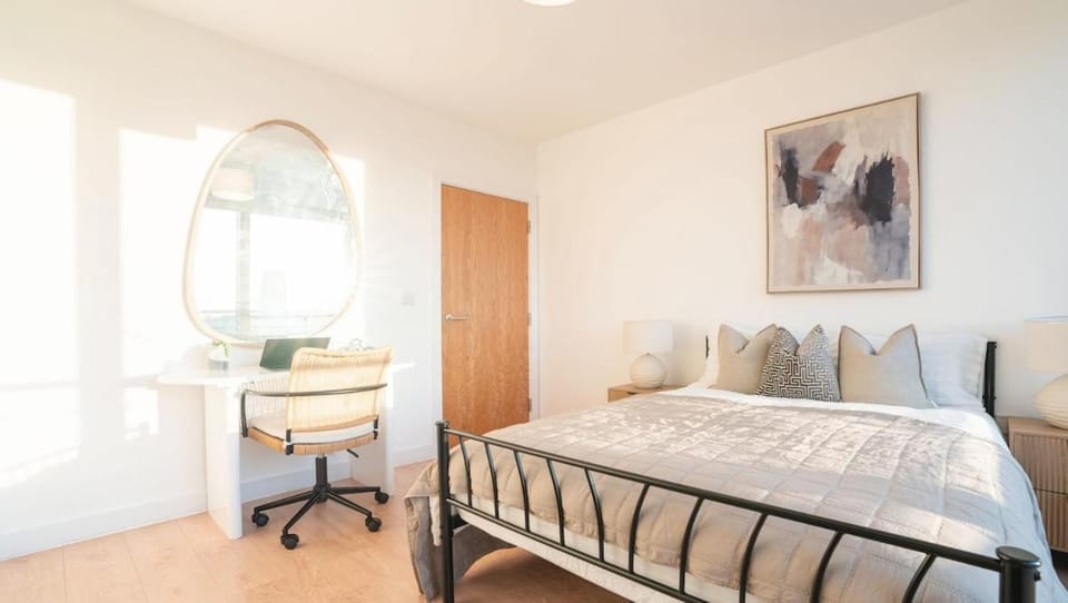 1BR Flat w-Balcony - Parking - Sleeps 4 Apartment in London Borough of Southwark