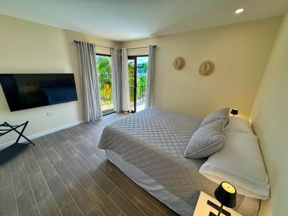 salo's beach house Villa in West Bay