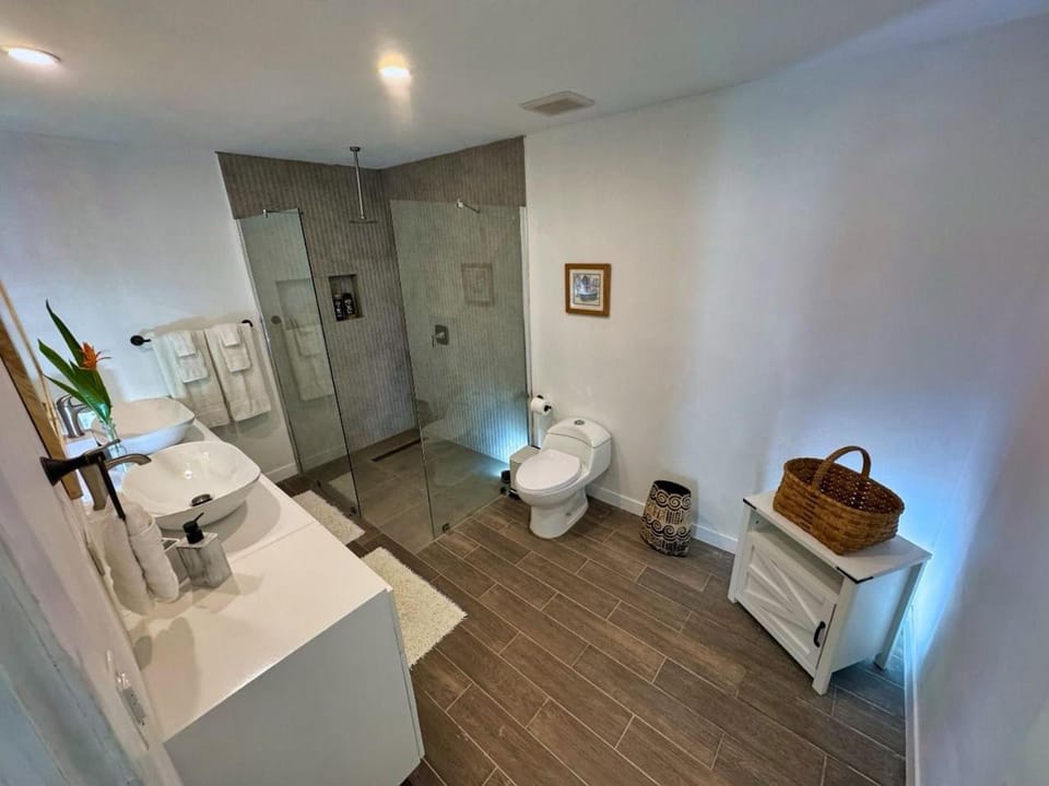 salo's beach house Villa in West Bay