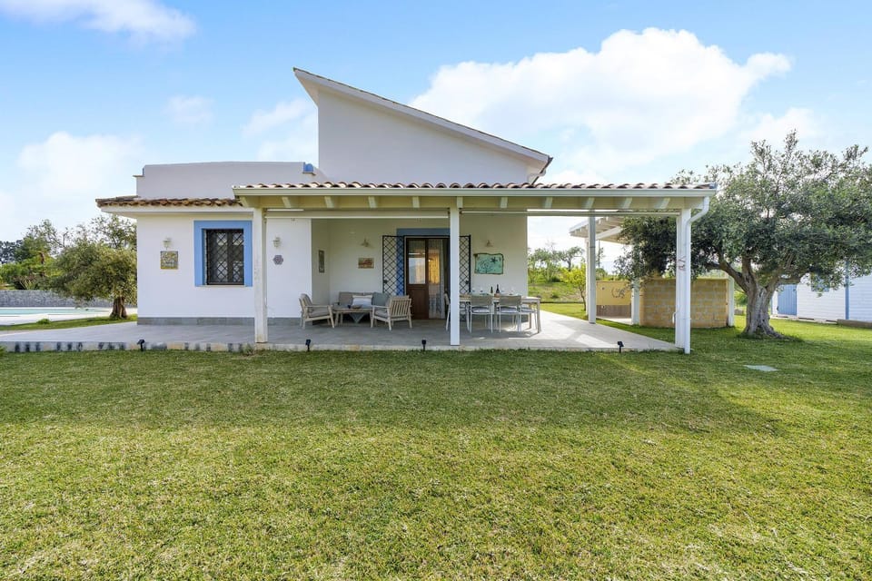 Casa Babalù vista mare con piscina Villa in Sicily