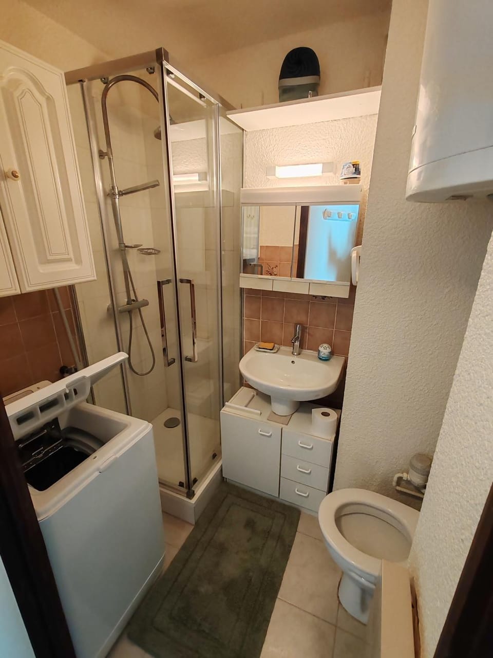 Bathroom, Living room