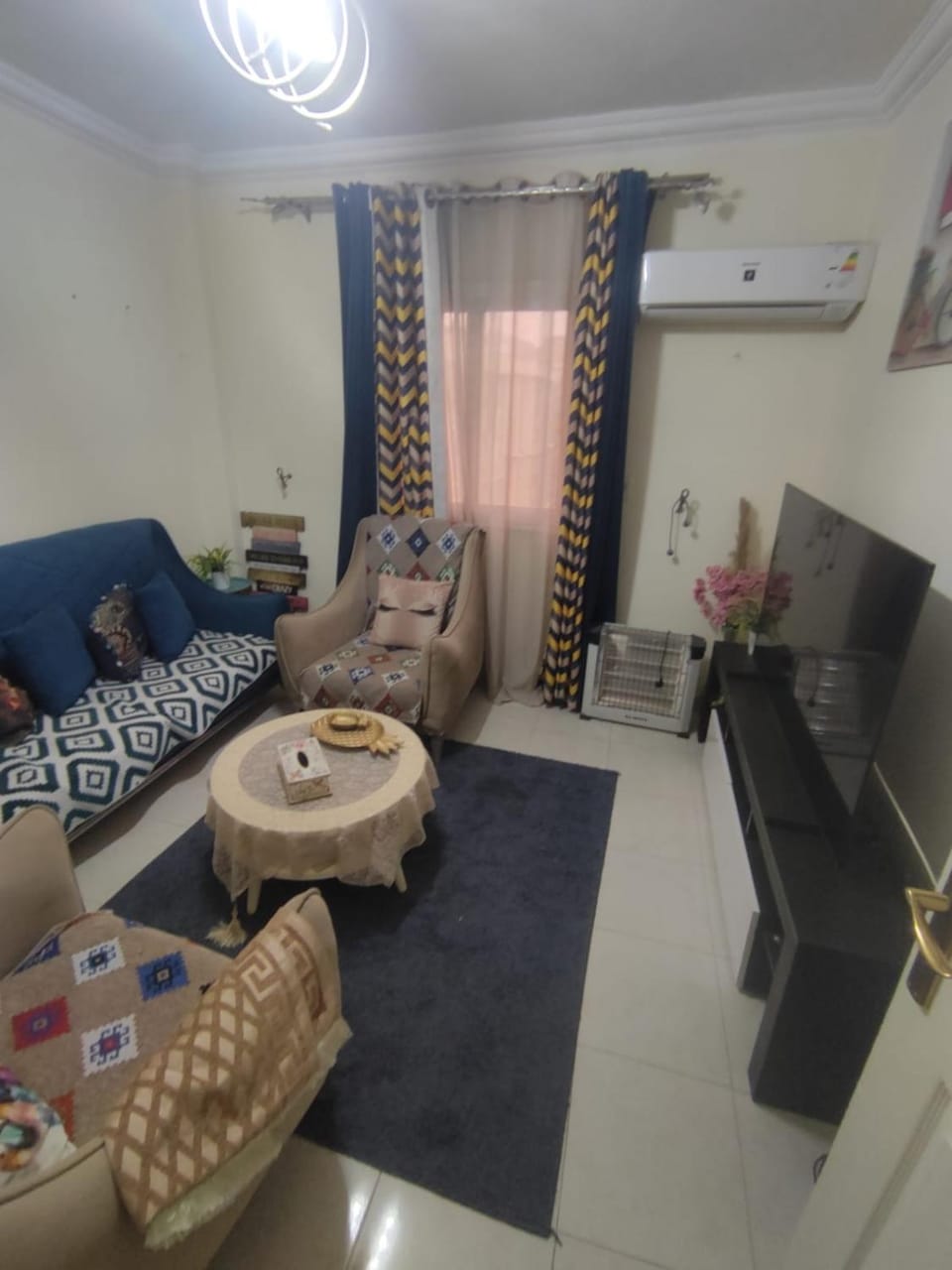 Communal lounge/ TV room, TV and multimedia, Living room, Seating area, Evening entertainment
