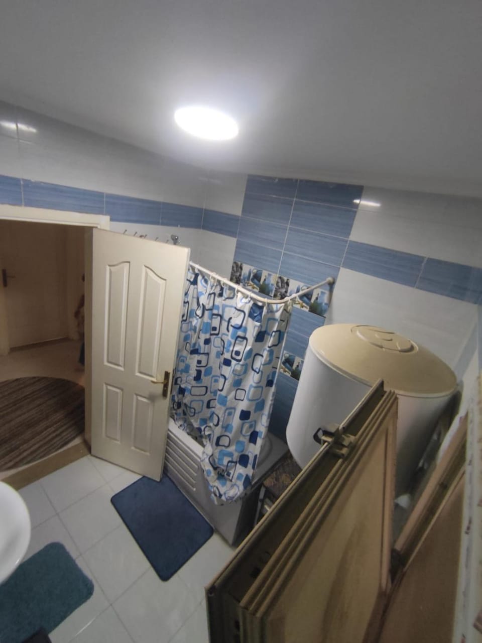Toilet, Bathroom, towels