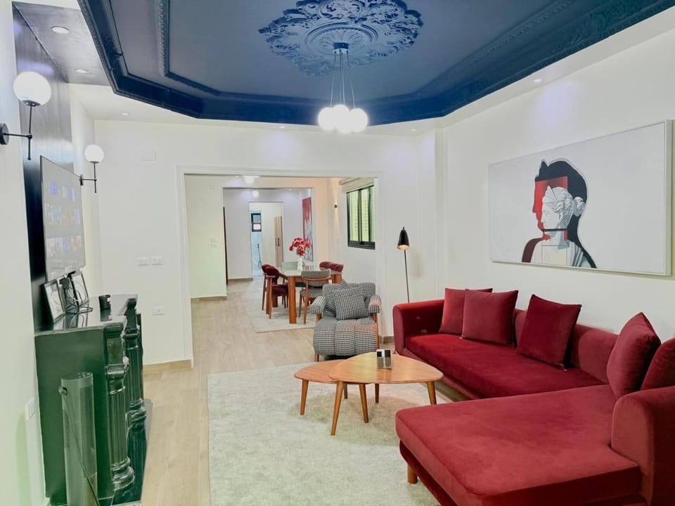 Luxury 2BR Apartment steps from Tahrir& Grand Egyptian Museum Apartment in Cairo