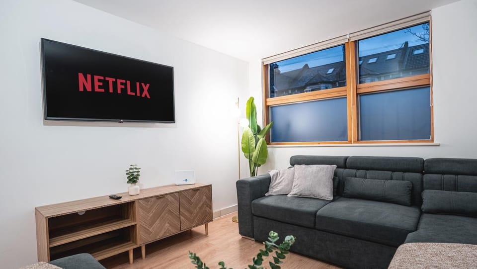 Communal lounge/ TV room, TV and multimedia, Living room, Seating area