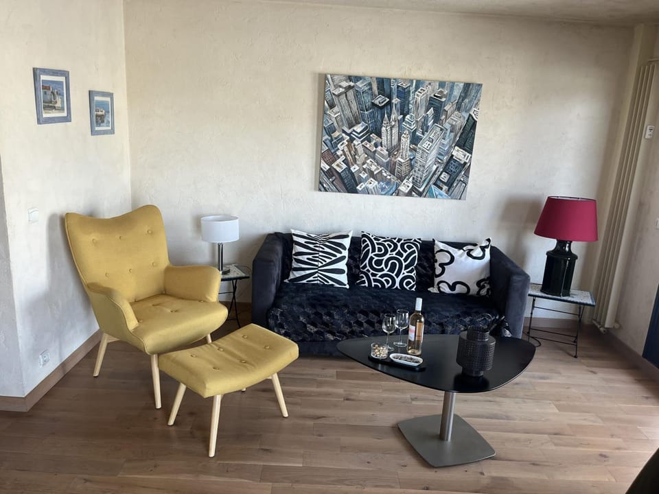 Communal lounge/ TV room, Living room