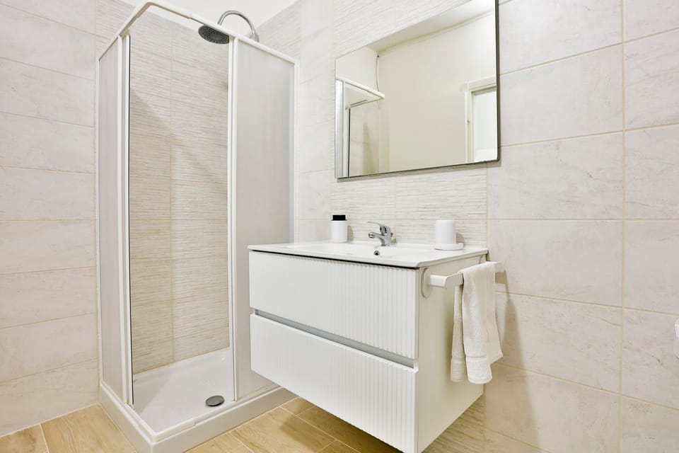 Shower, Bathroom, towels