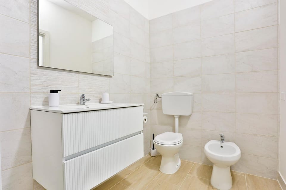 Toilet, Bathroom, bidet, towels
