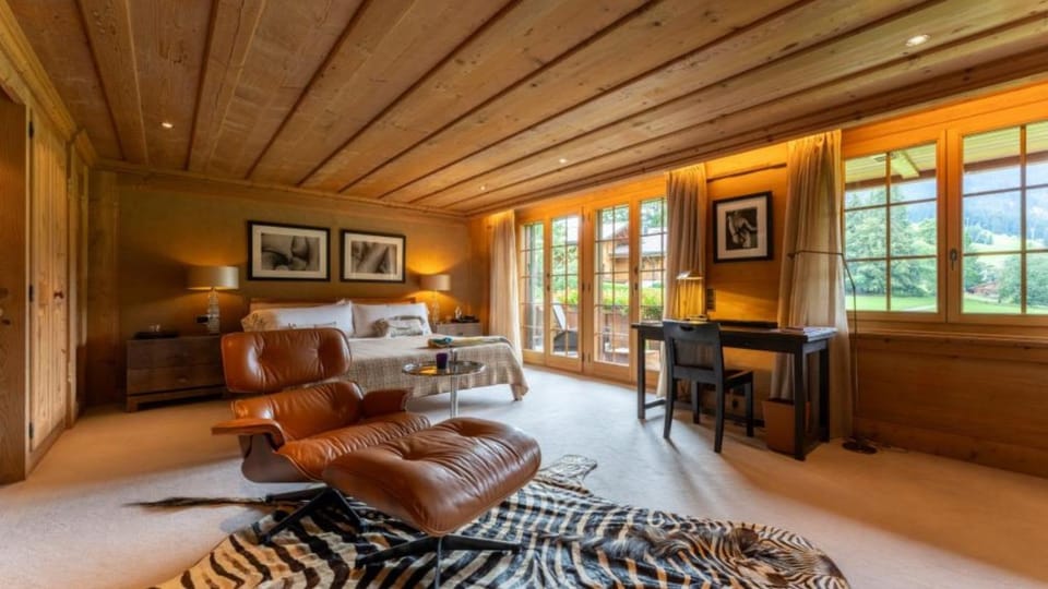 Luxurious 5 Bedroom Chalet With Modern Charm Villa in Saanen