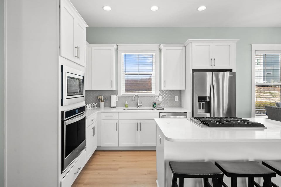 Kitchen or kitchenette, Seating area, oven, stove, kitchen