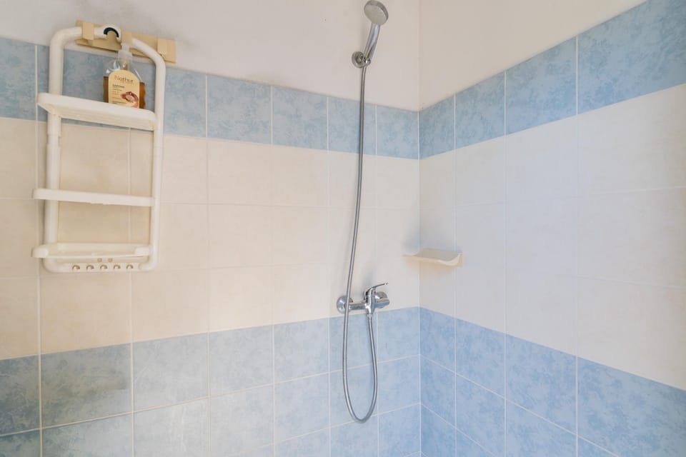 Bathroom, Living room