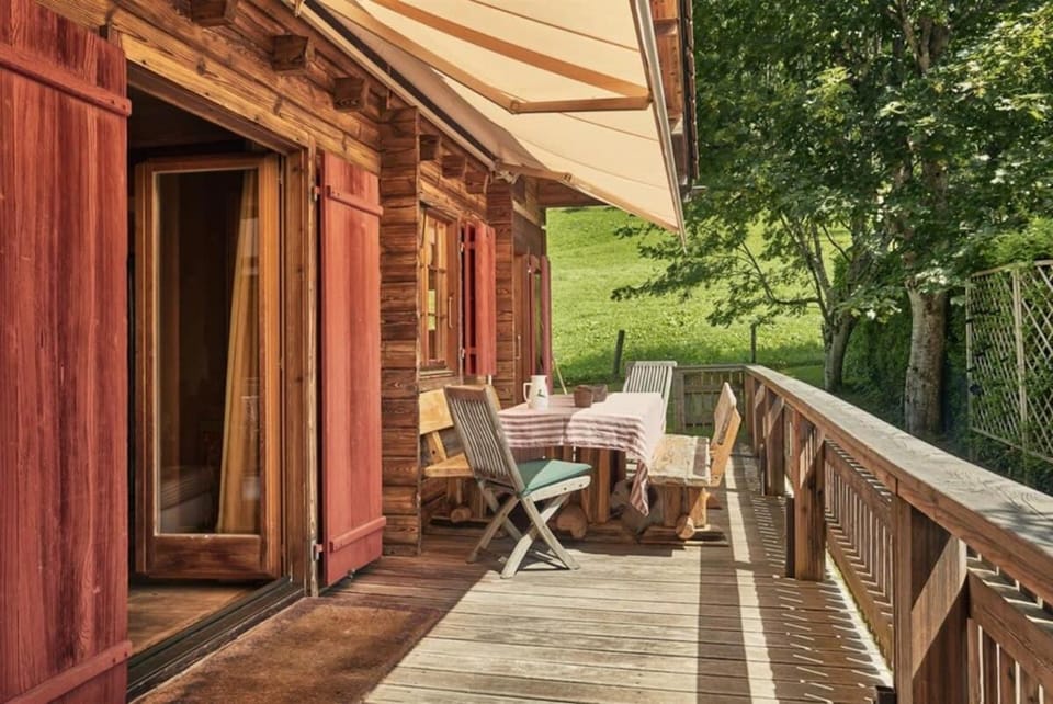 Exclusive Charming 4 Bedroom Chalet near Gstaad Villa in Saanen