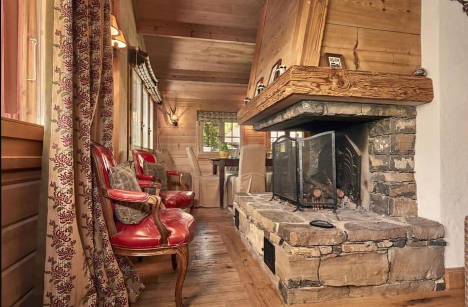 Exclusive Charming 4 Bedroom Chalet near Gstaad Villa in Saanen