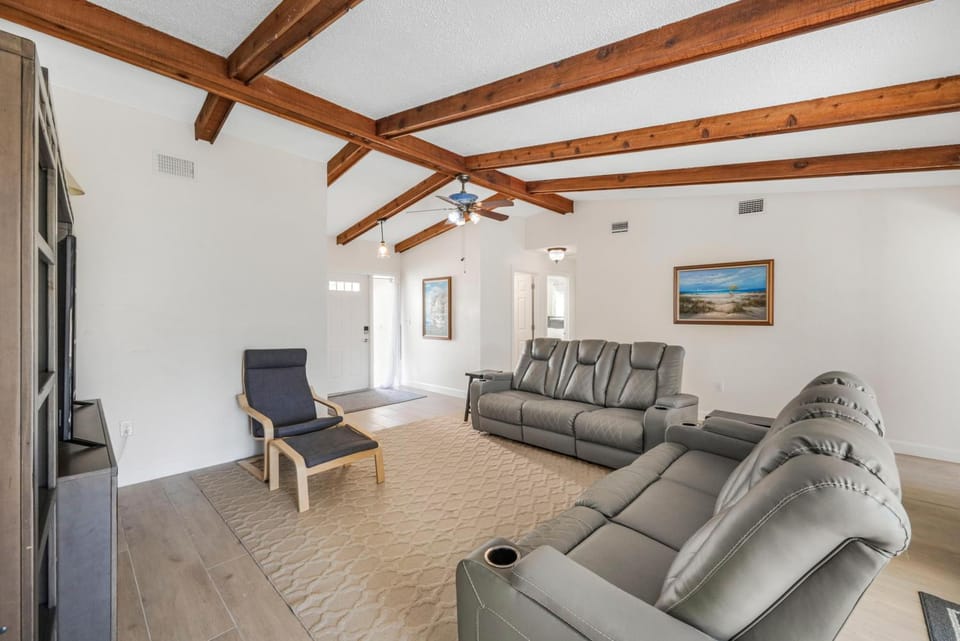 187 Tahiti Circle House in Collier County