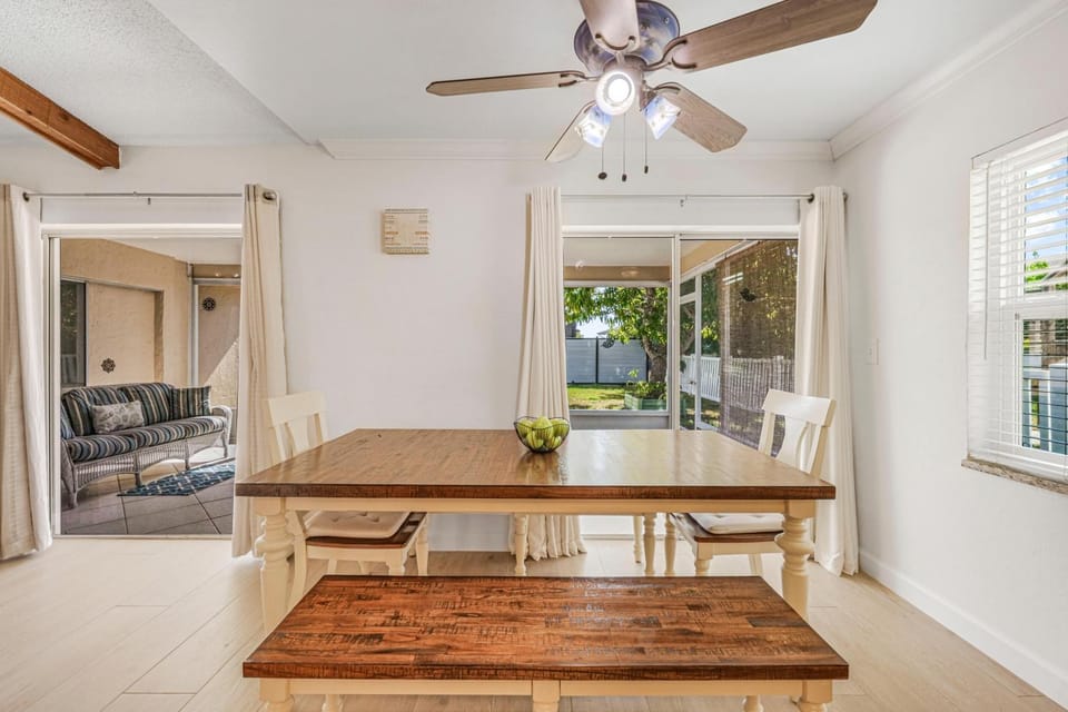 187 Tahiti Circle House in Collier County