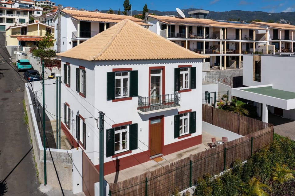Property building, Location