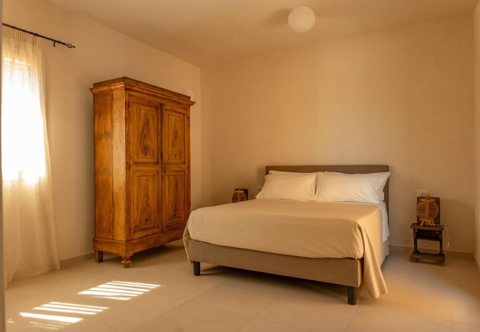 Bedroom, wardrobe