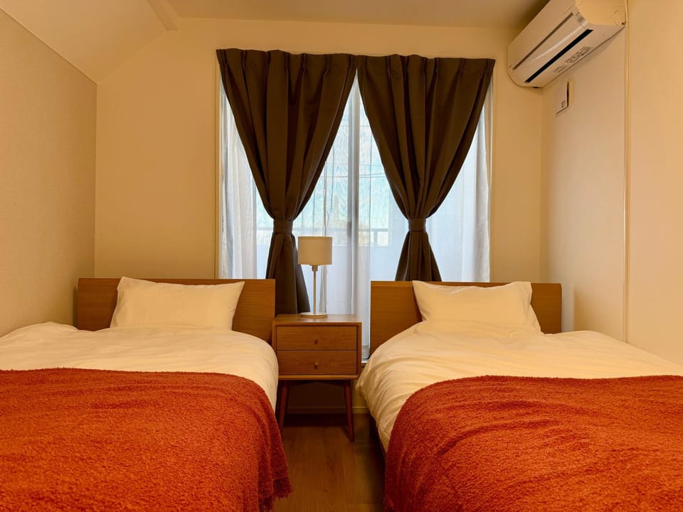 Bed, Bedroom, internet, air conditioner