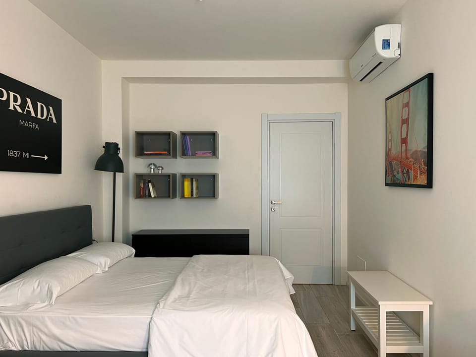 Bed, Photo of the whole room, Bedroom, air conditioner