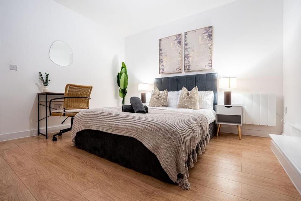 1BR City View Flat w-Parking - Sleeps 4 Apartment in London Borough of Southwark