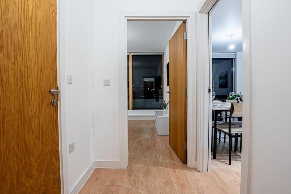 1BR City View Flat w-Parking - Sleeps 4 Apartment in London Borough of Southwark
