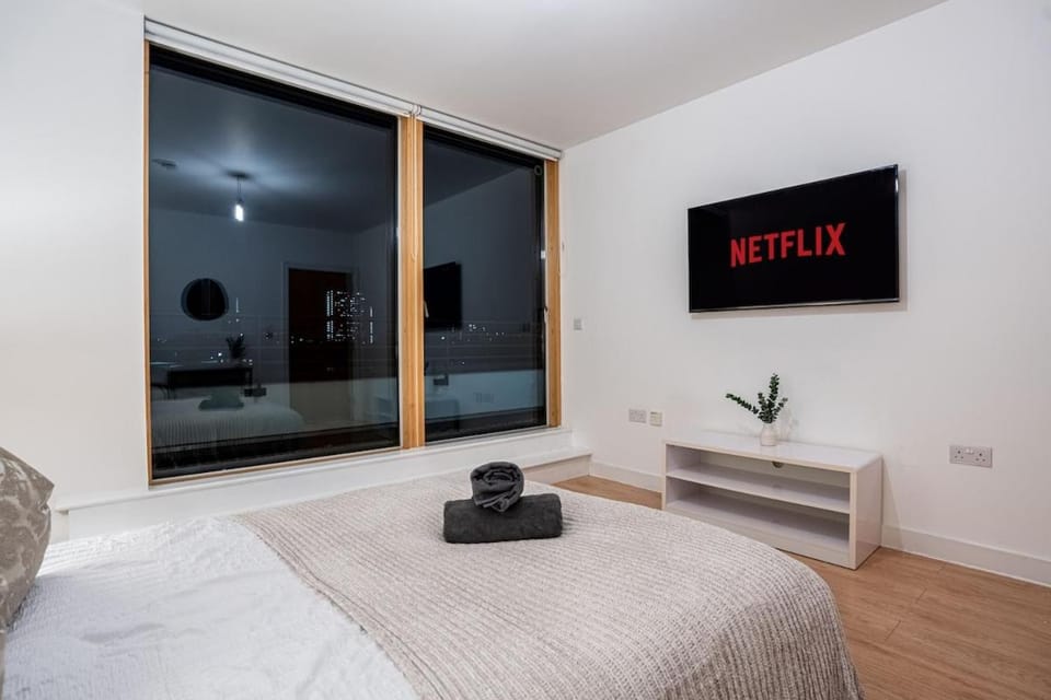 1BR City View Flat w-Parking - Sleeps 4 Apartment in London Borough of Southwark