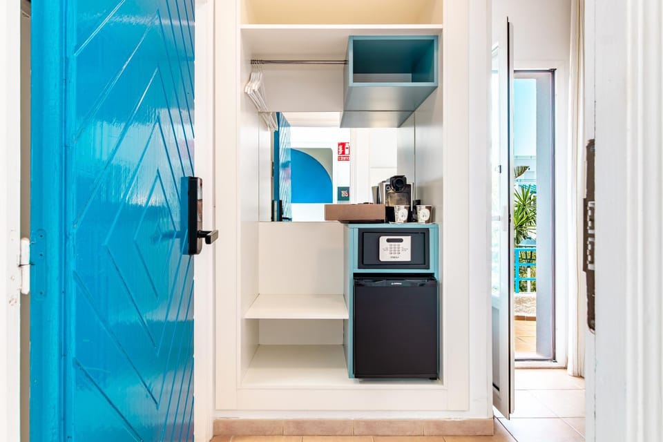 minibar, safe, wardrobe