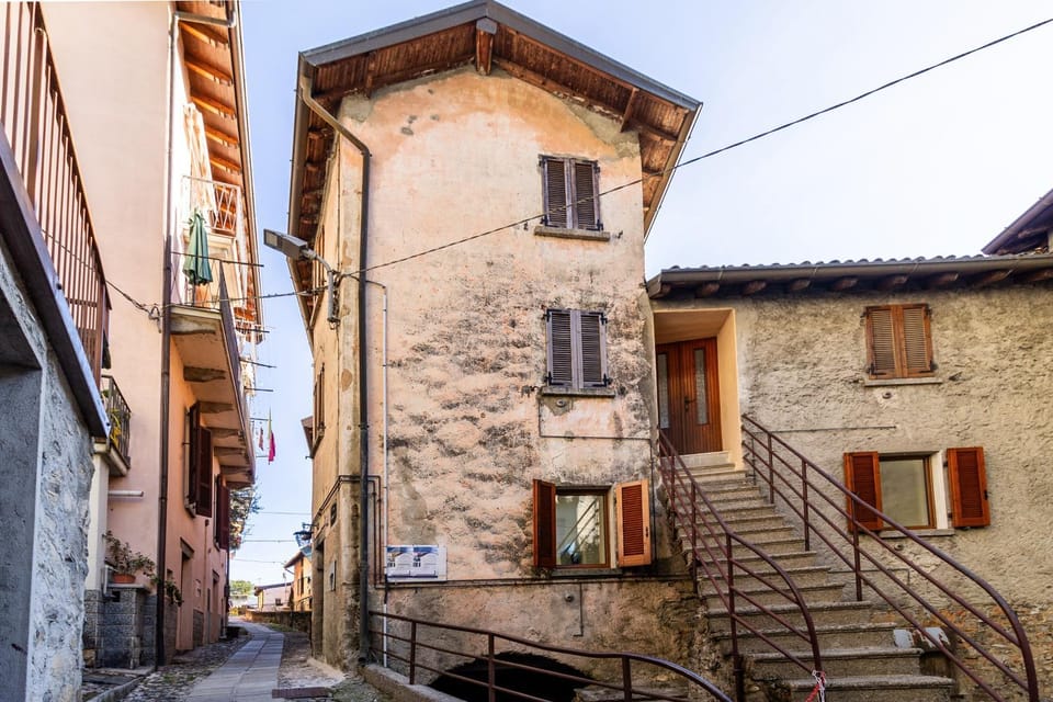 Property building, Day, Neighbourhood, Street view