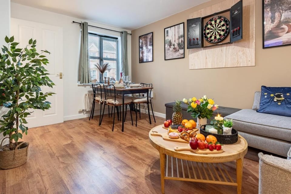Darts, Dining area