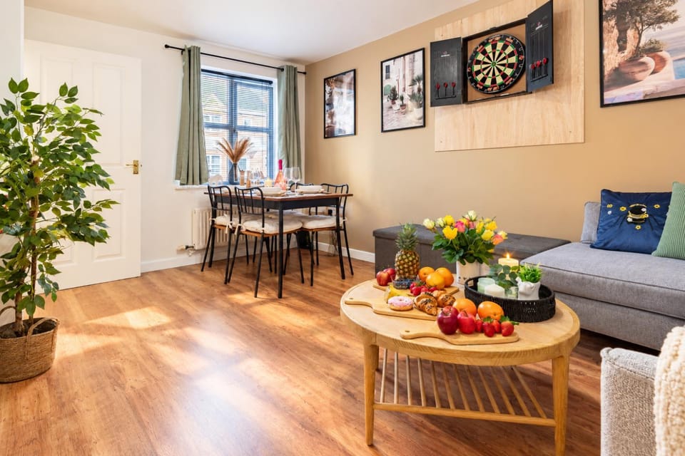 Living room, Seating area, Dining area