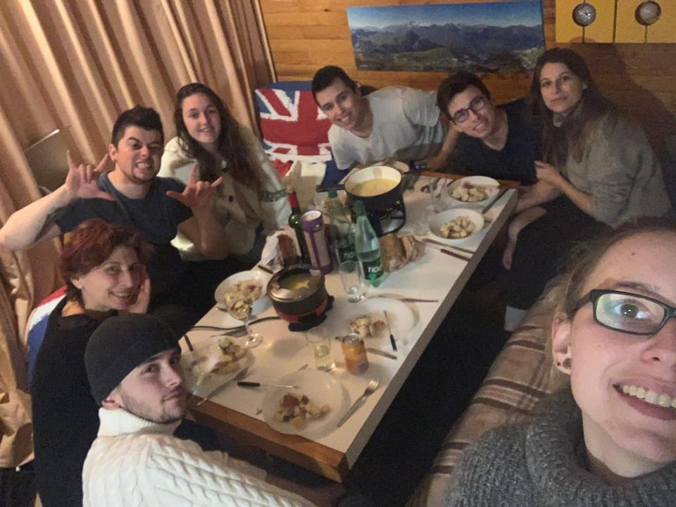 Restaurant/places to eat, People, Food and drinks, Banquet/Function facilities, Food, Lunch, Dinner, Drinks, group of guests