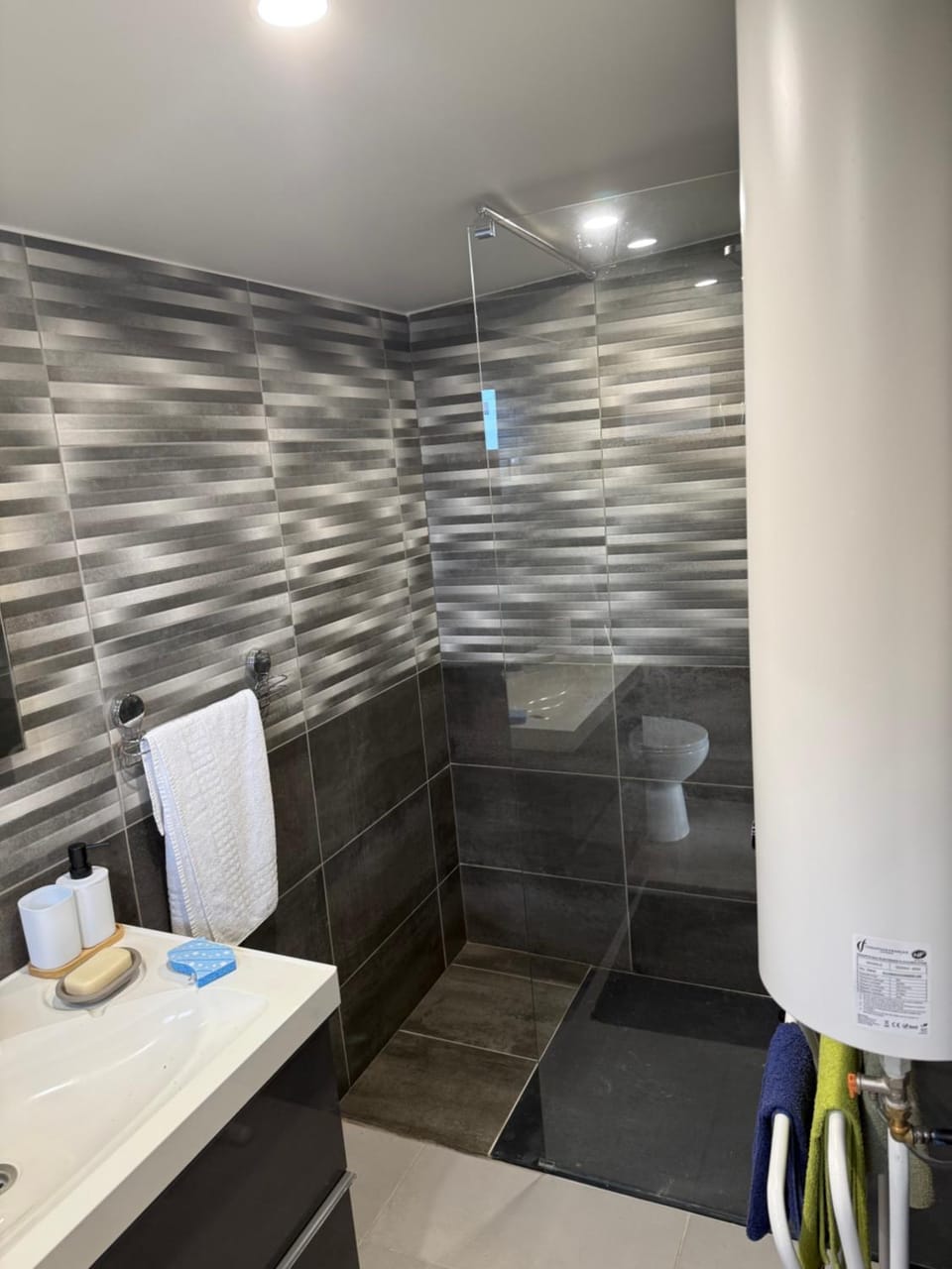 Shower, Bathroom, towels