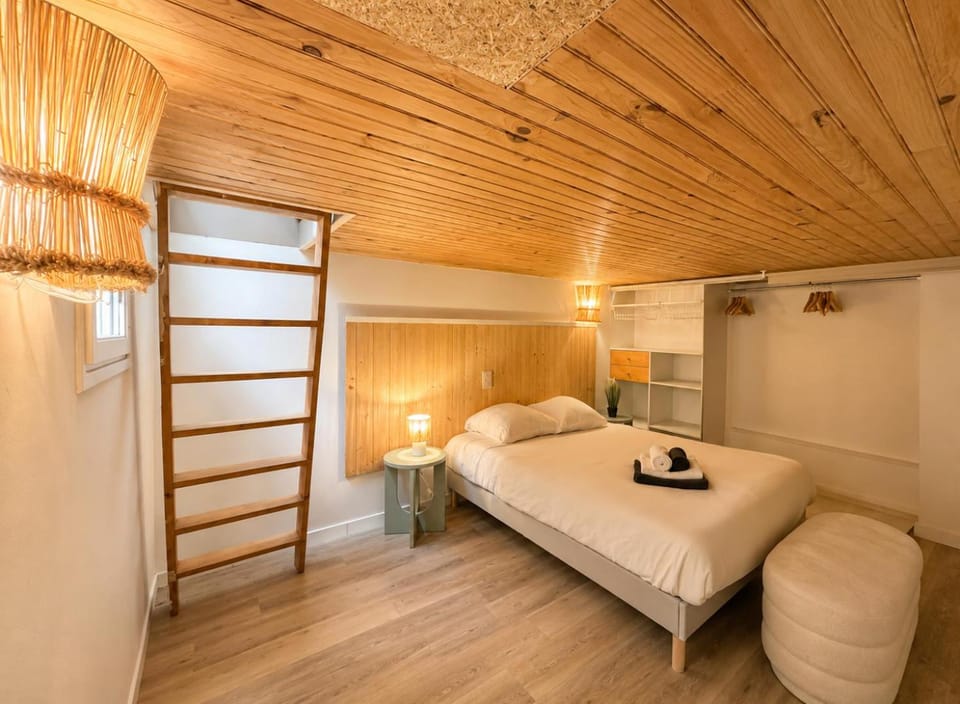 Bed, Photo of the whole room, Bedroom, wardrobe