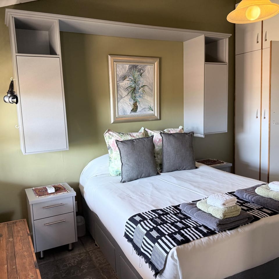 Wellington Self Catering Apartment mountain views free fibre-wifi aircon and parking Apartment in Western Cape
