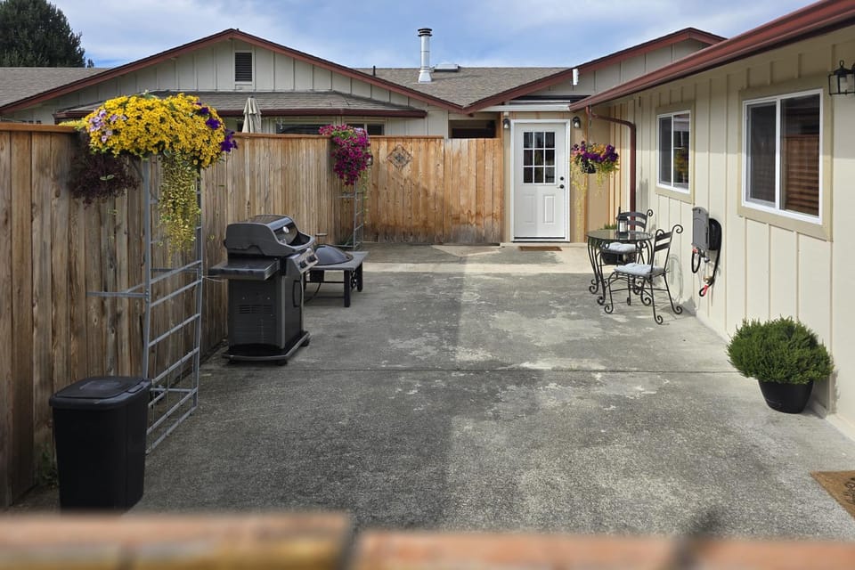 Brand-New Sequim Escape: A/C, Fire Pit, Grill Apartment in Sequim
