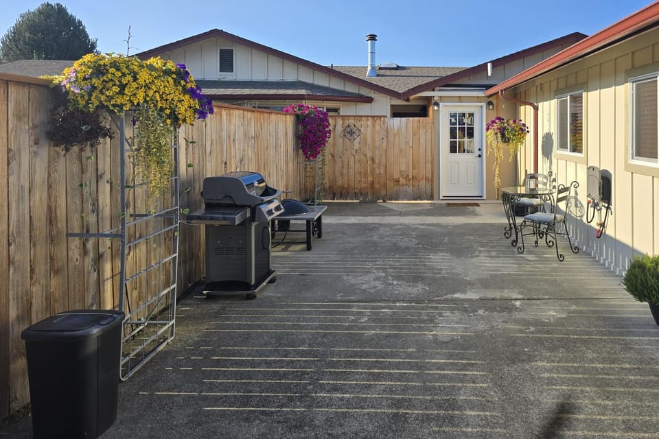 Brand-New Sequim Escape: A/C, Fire Pit, Grill Apartment in Sequim