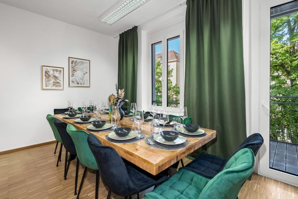 Balcony/Terrace, Decorative detail, Dining area