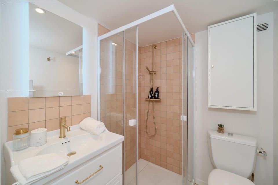 Shower, Bathroom