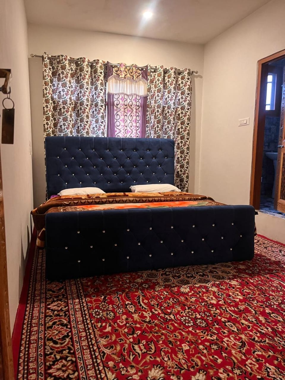 Dal frozen Bed and Breakfast in India
