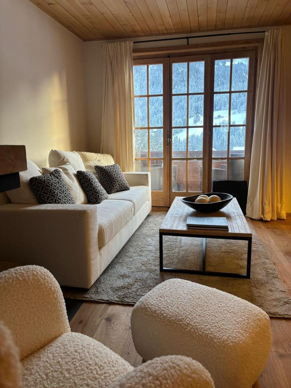 Elegant 1BR Rougemont Apartment Apartment in Saanen