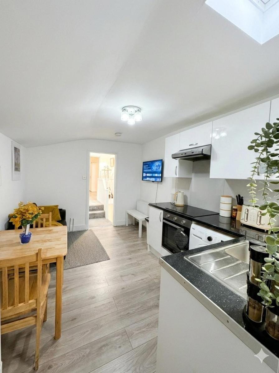 TOTTENHAM URBAN HAVEN 5 guest 2 br Home Apartment in London