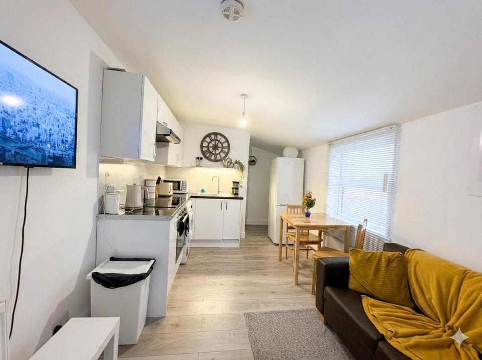 TOTTENHAM URBAN HAVEN 5 guest 2 br Home Apartment in London