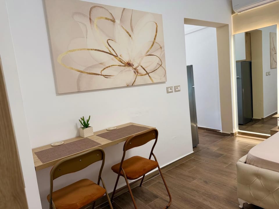 Living room, Photo of the whole room, Seating area, Bedroom