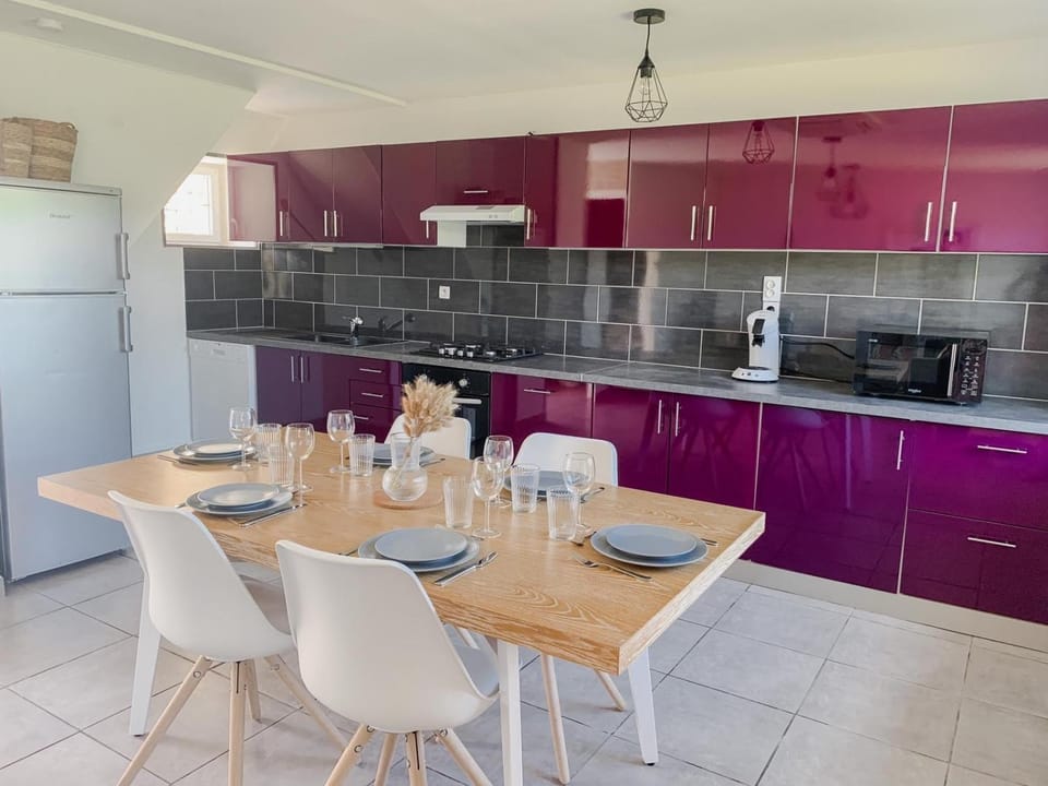 Property building, Kitchen or kitchenette, Living room