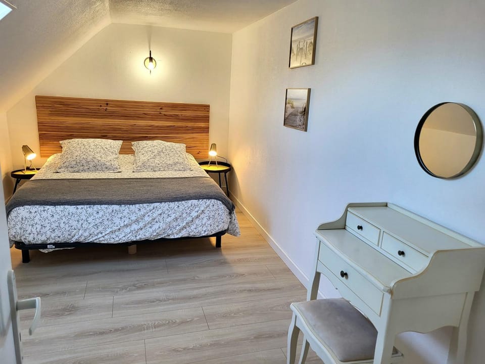 Property building, Living room, Bedroom