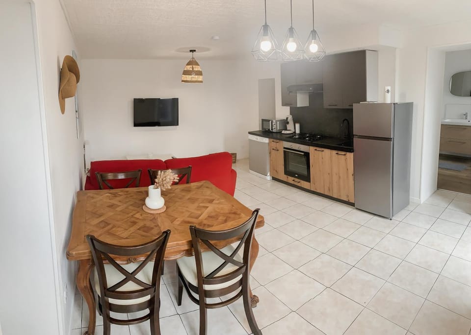 Property building, Kitchen or kitchenette, Living room