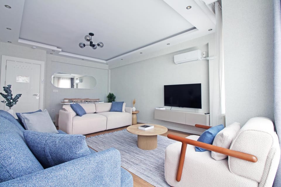 Communal lounge/ TV room, TV and multimedia, Living room, Seating area, air conditioner
