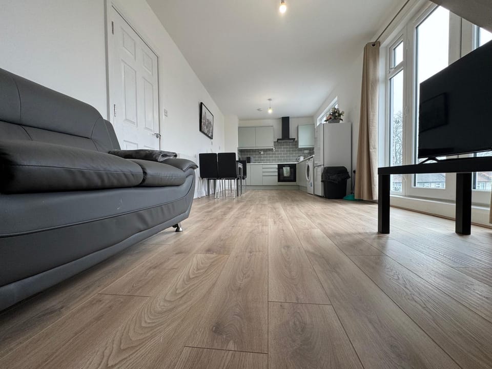 Wallington Grammar Serviced Accommodation Apartment in Croydon